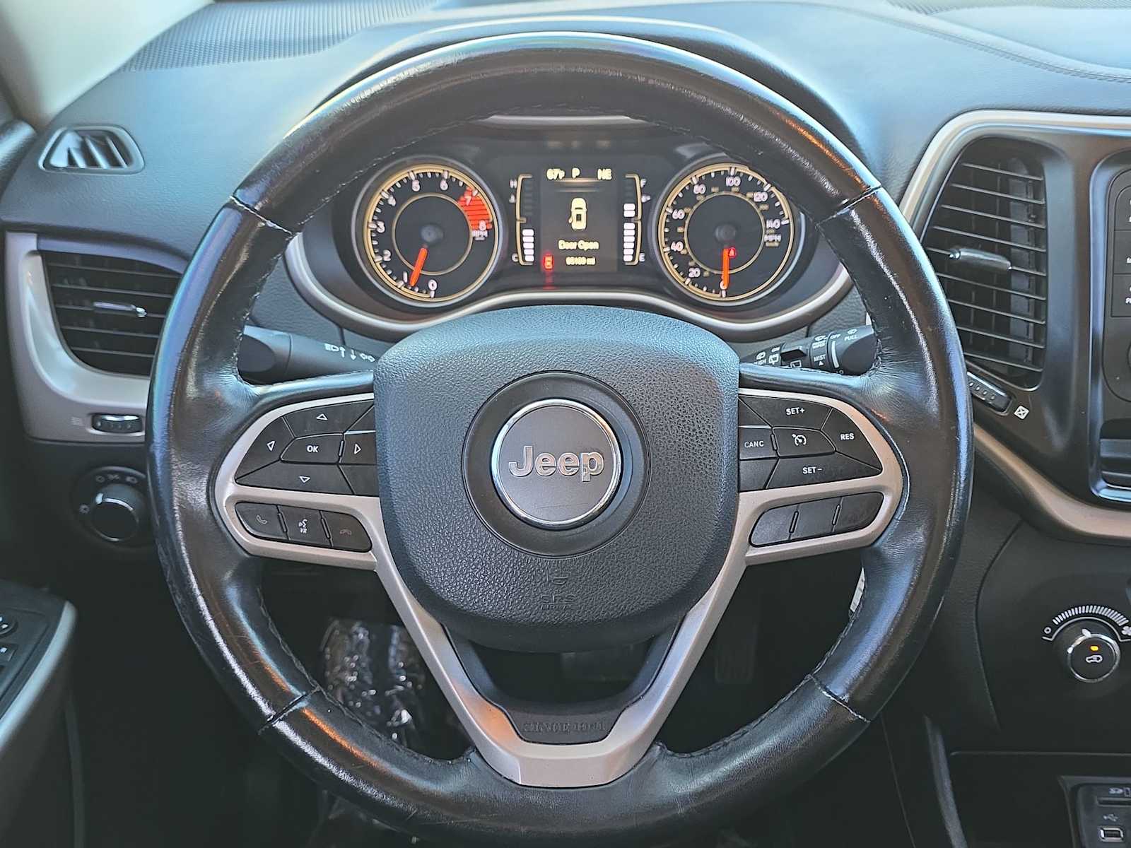 Thumbnail: 2017 Jeep Cherokee - 20