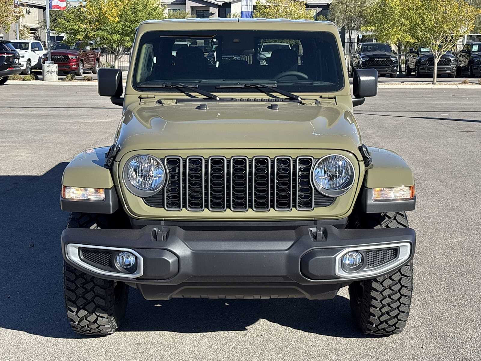 Thumbnail: 2025 Jeep Gladiator - 4