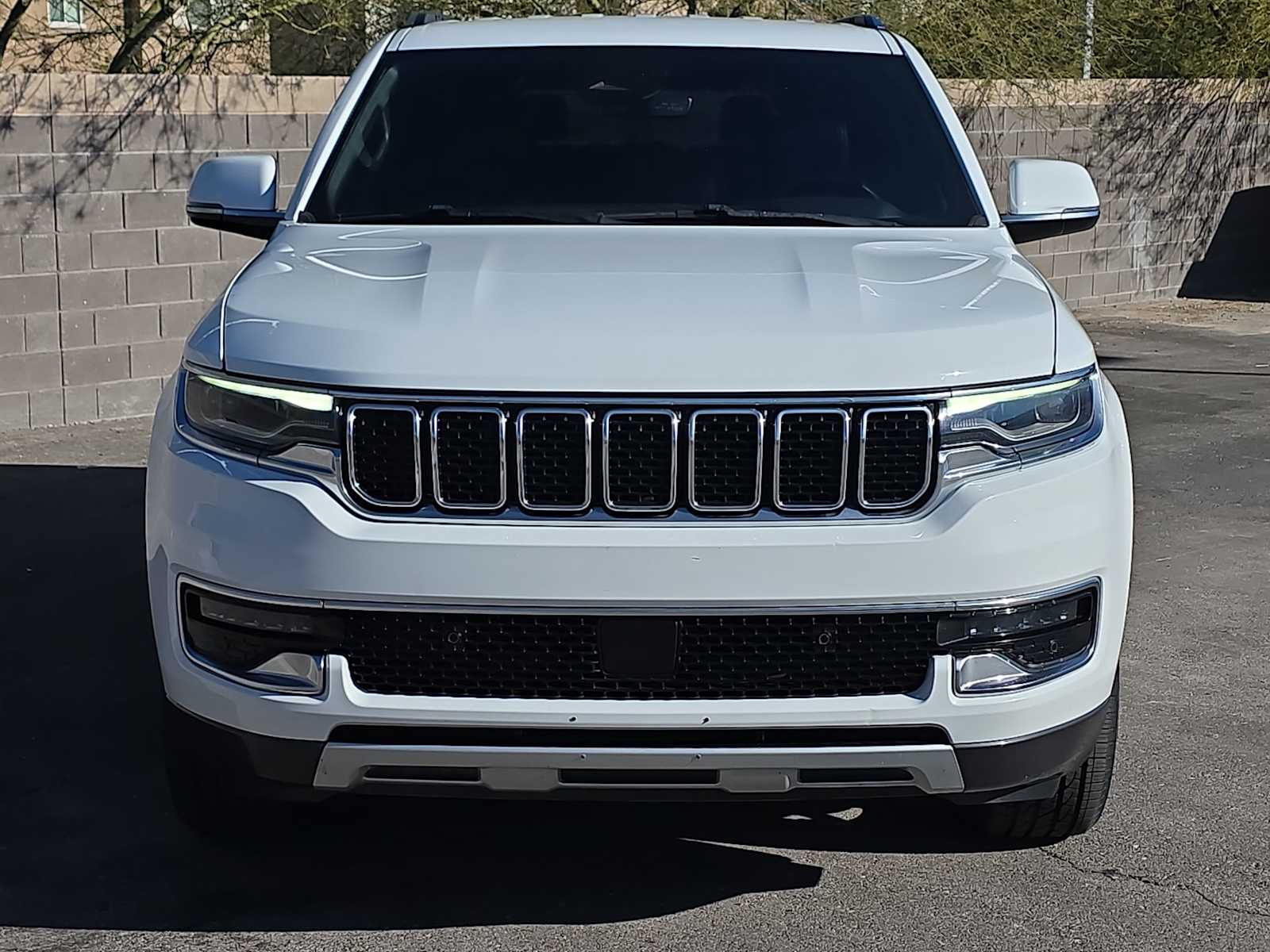 Thumbnail: 2022 Jeep Wagoneer - 4