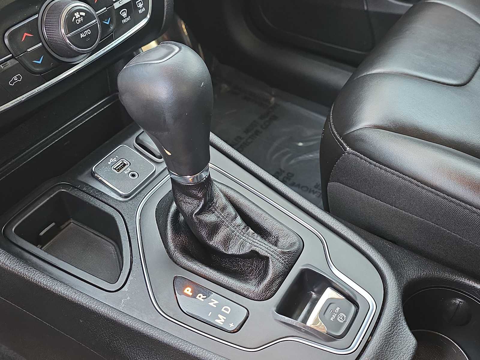 Thumbnail: 2019 Jeep Cherokee - 21