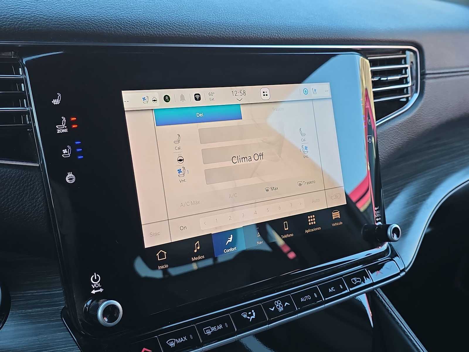 Thumbnail: 2023 Jeep Wagoneer - 31