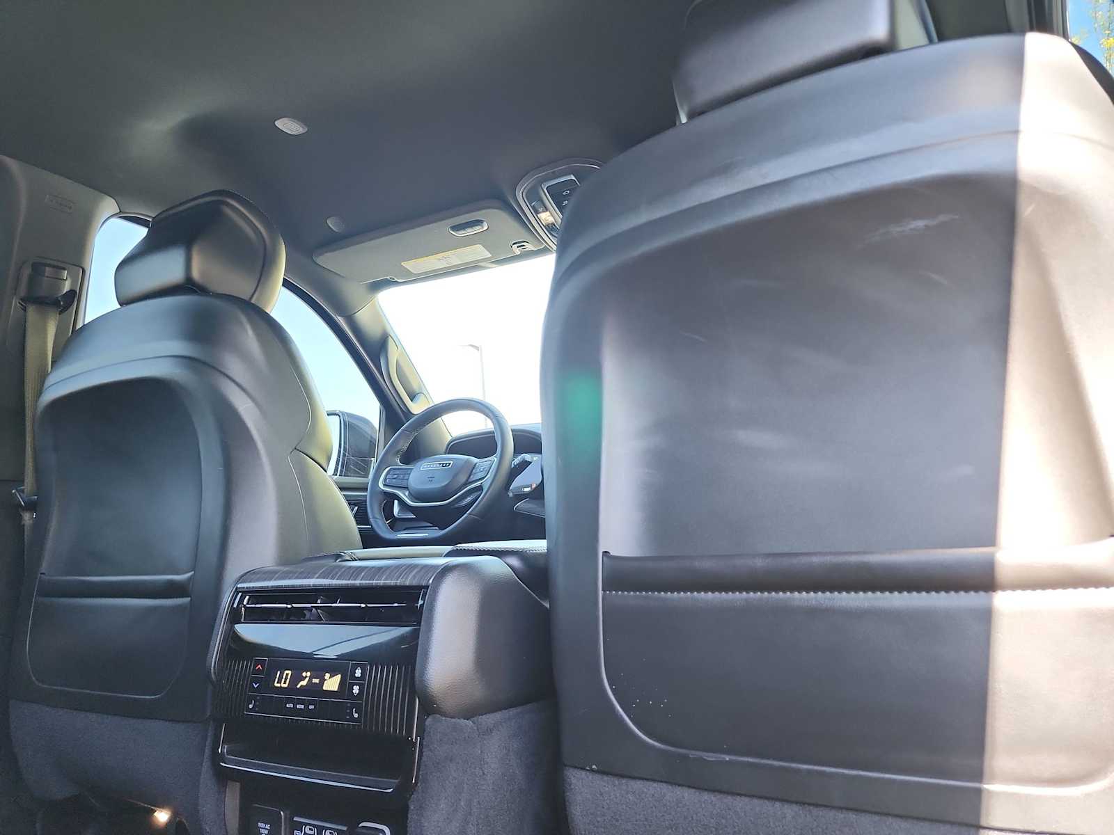 Thumbnail: 2024 Jeep Wagoneer - 15