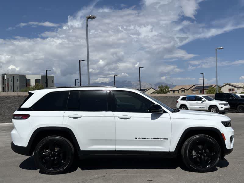 Thumbnail: 2023 Jeep Grand Cherokee - 9