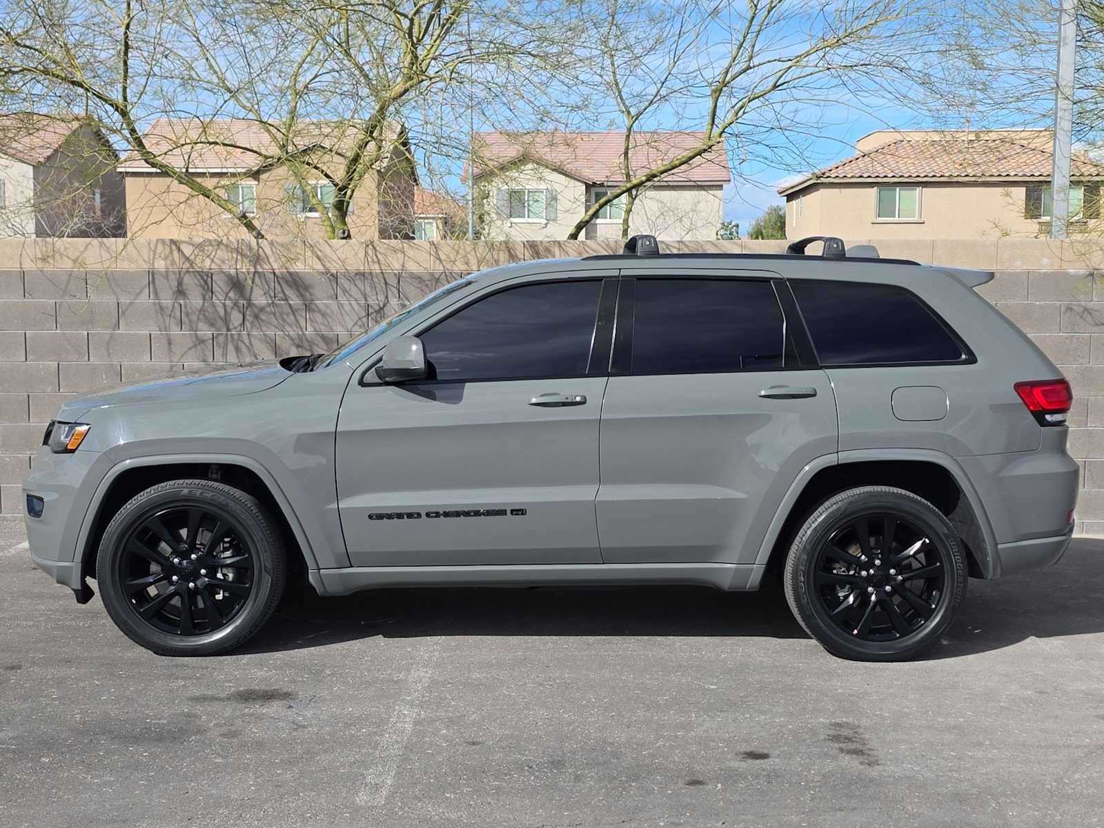 Thumbnail: 2022 Jeep Grand Cherokee - 6