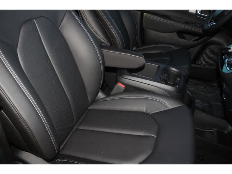 Thumbnail: 2025 Chrysler Pacifica - 25