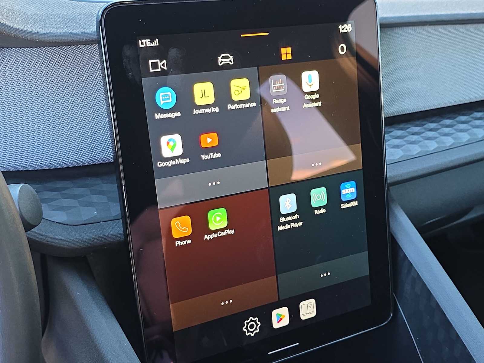 Thumbnail: 2022 Polestar 2 - 29