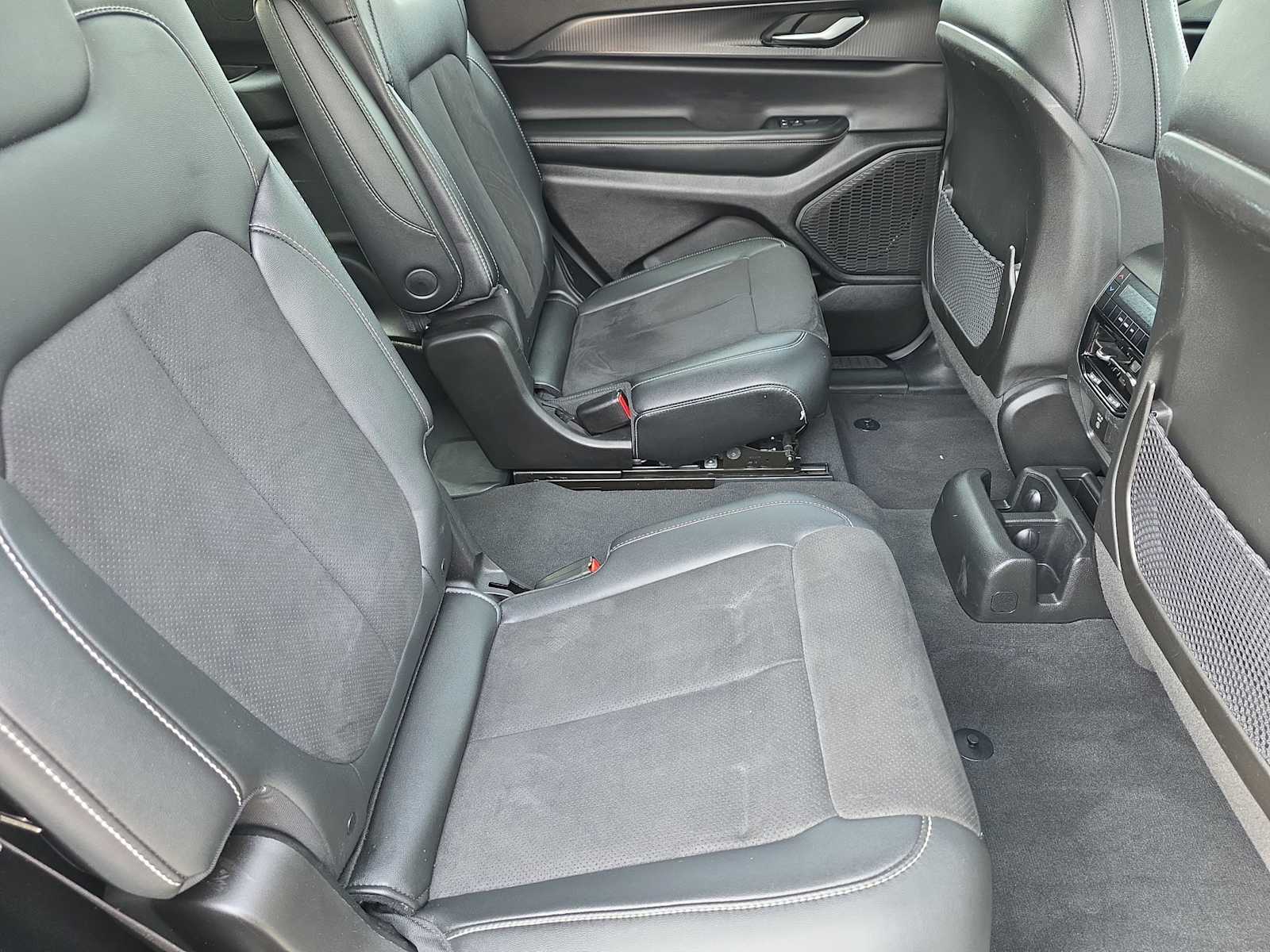 Thumbnail: 2023 Jeep Grand Cherokee L - 16