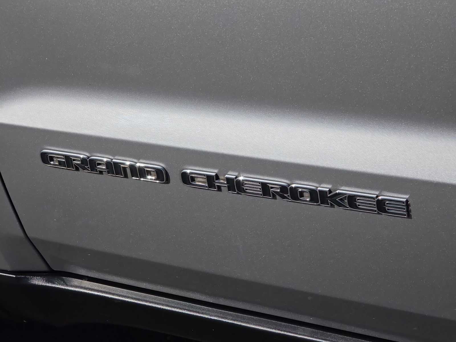 Thumbnail: 2018 Jeep Grand Cherokee - 11