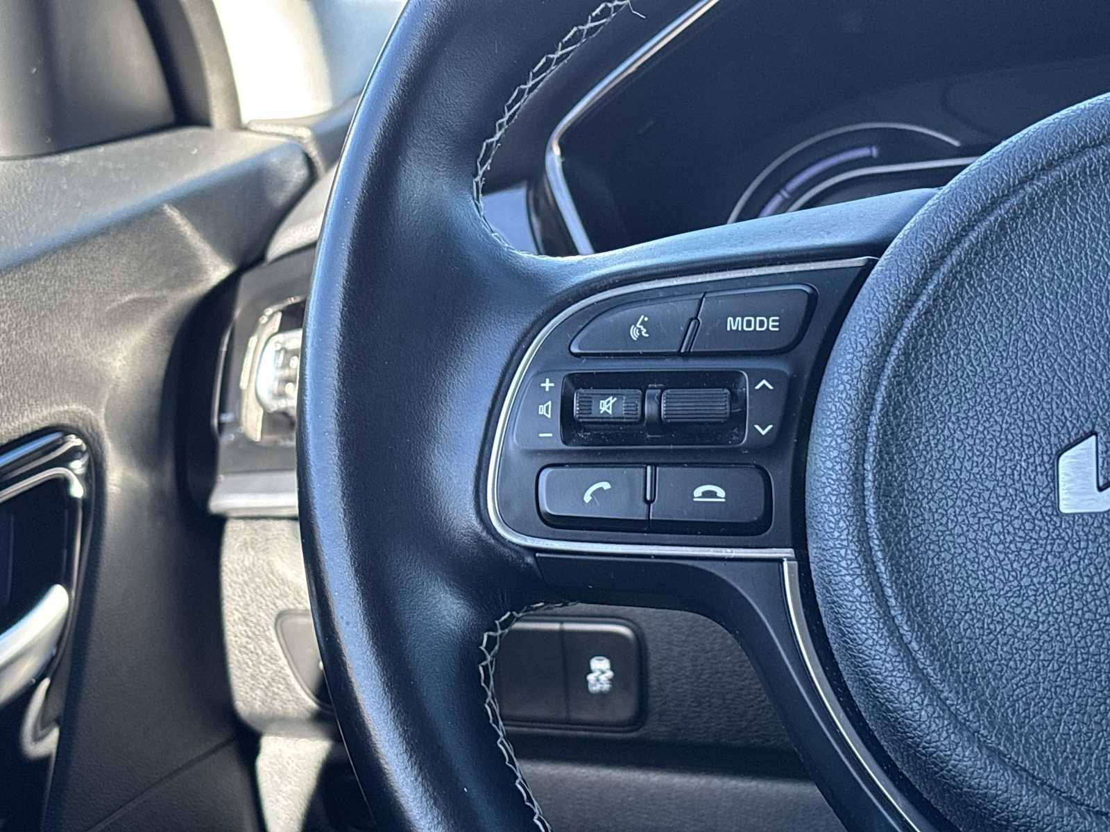 Thumbnail: 2022 Kia Niro - 28