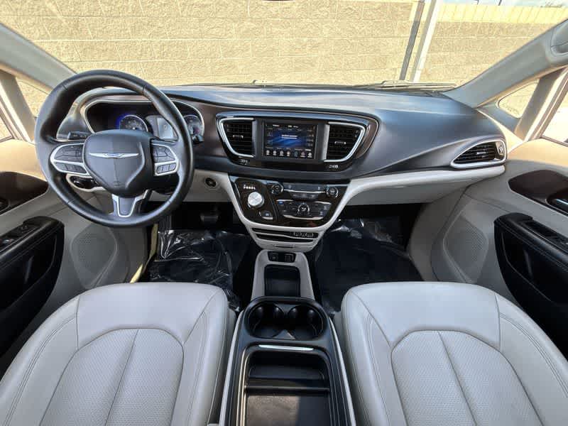 Thumbnail: 2021 Chrysler Voyager - 14