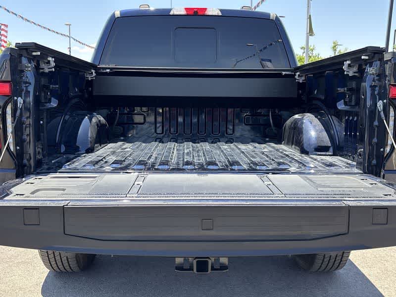 2023 Ford F-150 Lightning Lariat 23