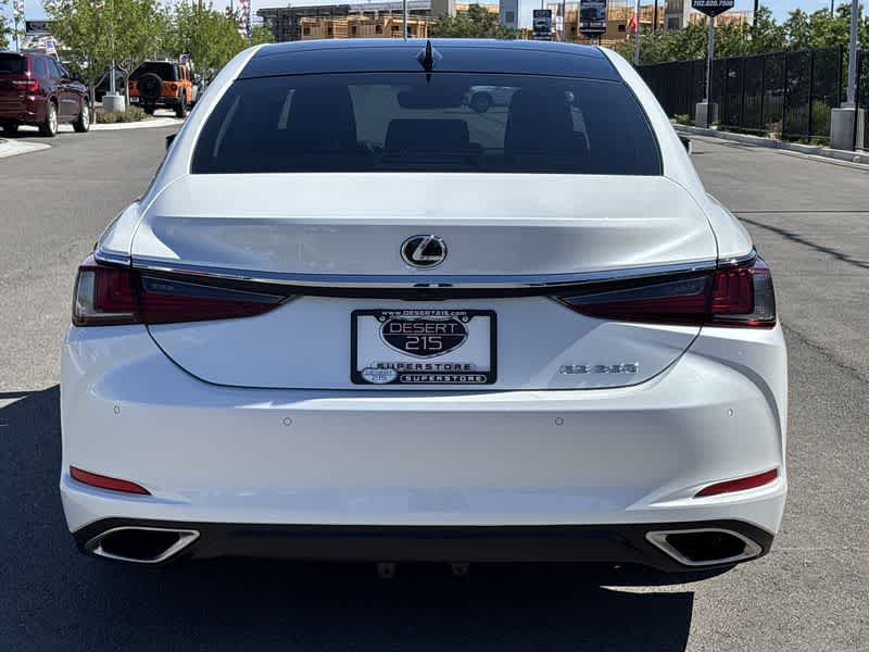 2022 Lexus ES  7