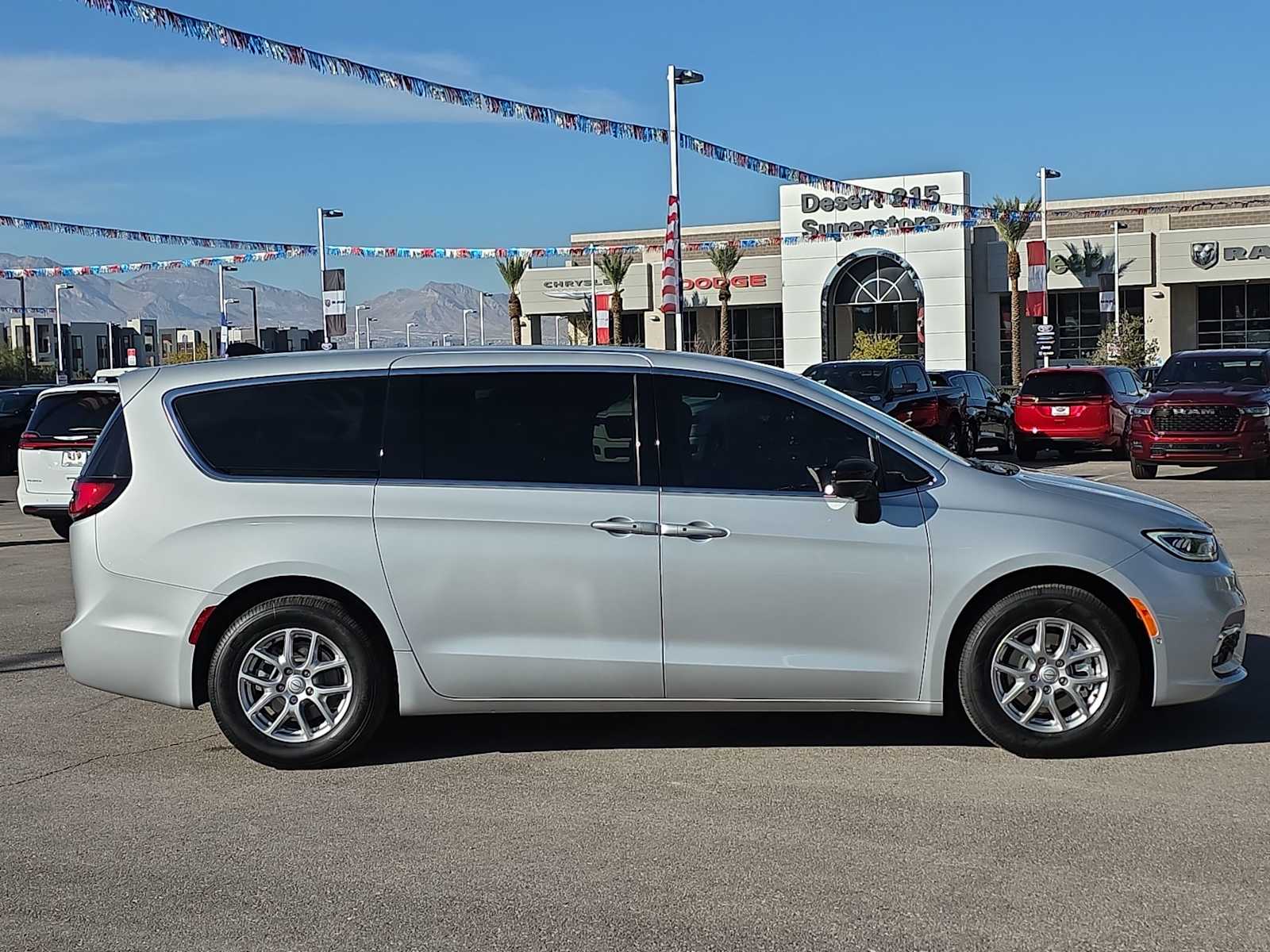 Thumbnail: 2026 Chrysler Pacifica - 10