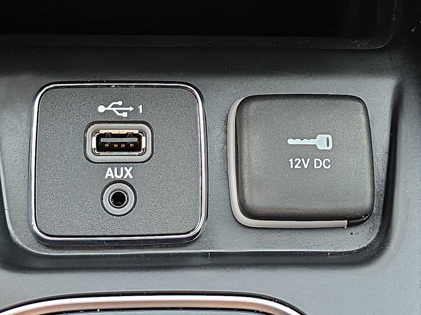 Thumbnail: 2019 Jeep Cherokee - 28