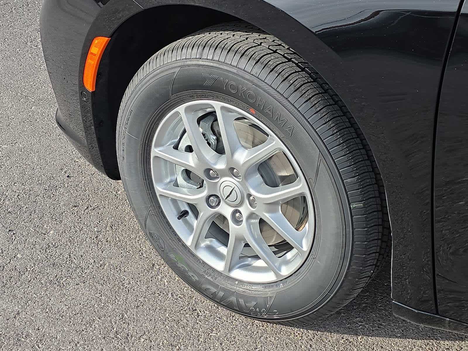 Thumbnail: 2026 Chrysler Pacifica - 14