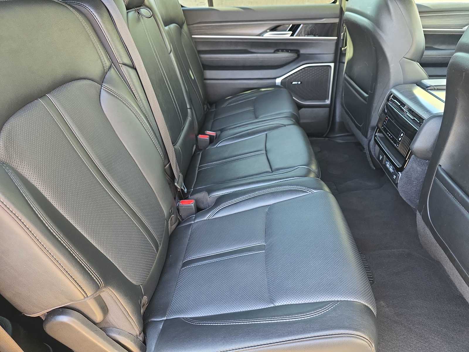 Thumbnail: 2024 Jeep Wagoneer - 17