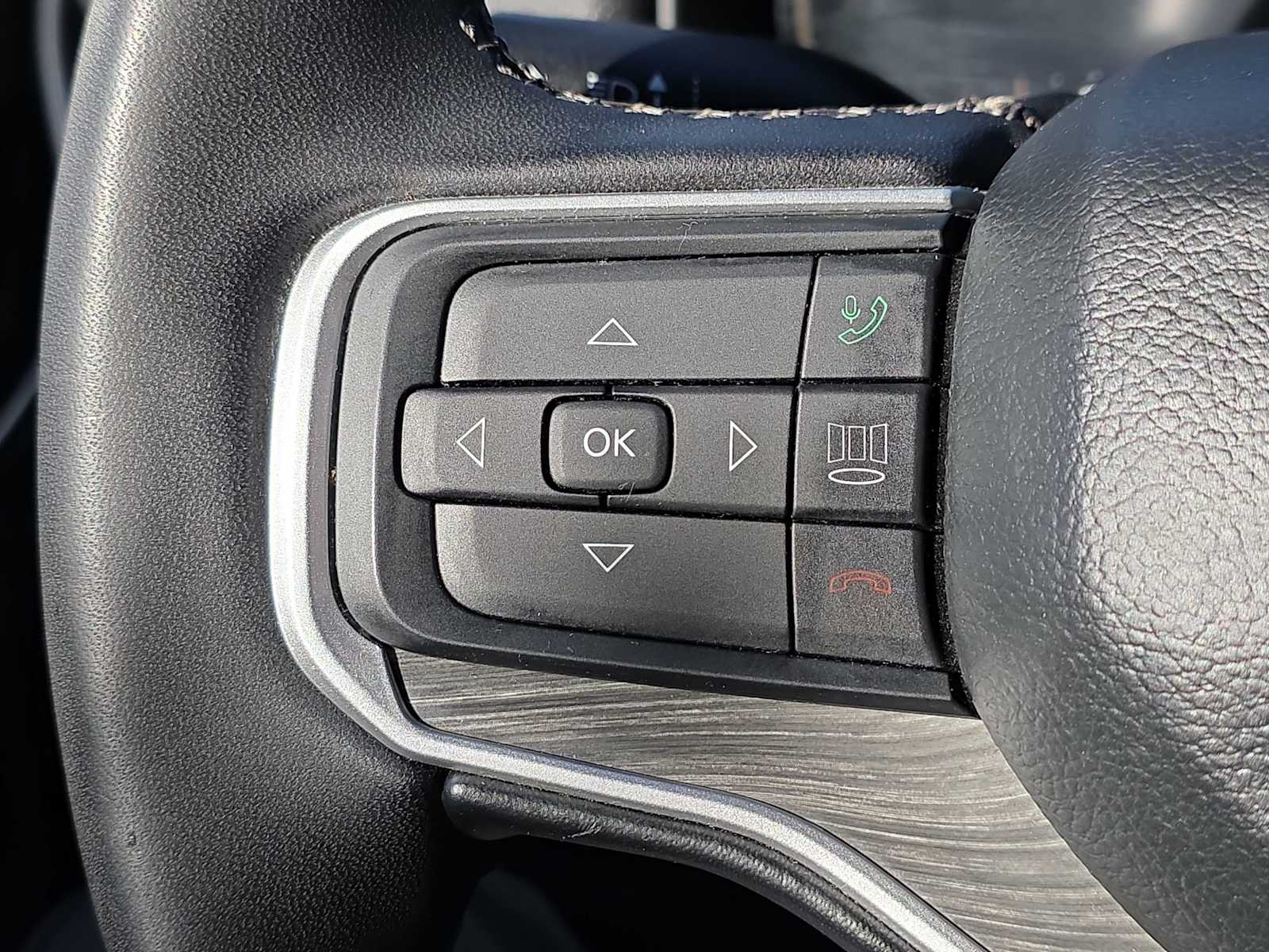 Thumbnail: 2023 Jeep Wagoneer - 28