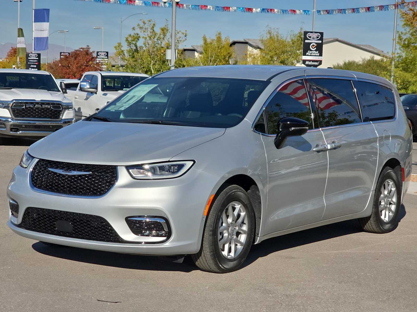 Thumbnail: 2026 Chrysler Pacifica - 4