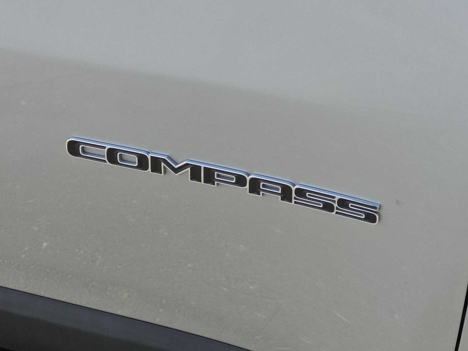 Thumbnail: 2022 Jeep Compass - 11
