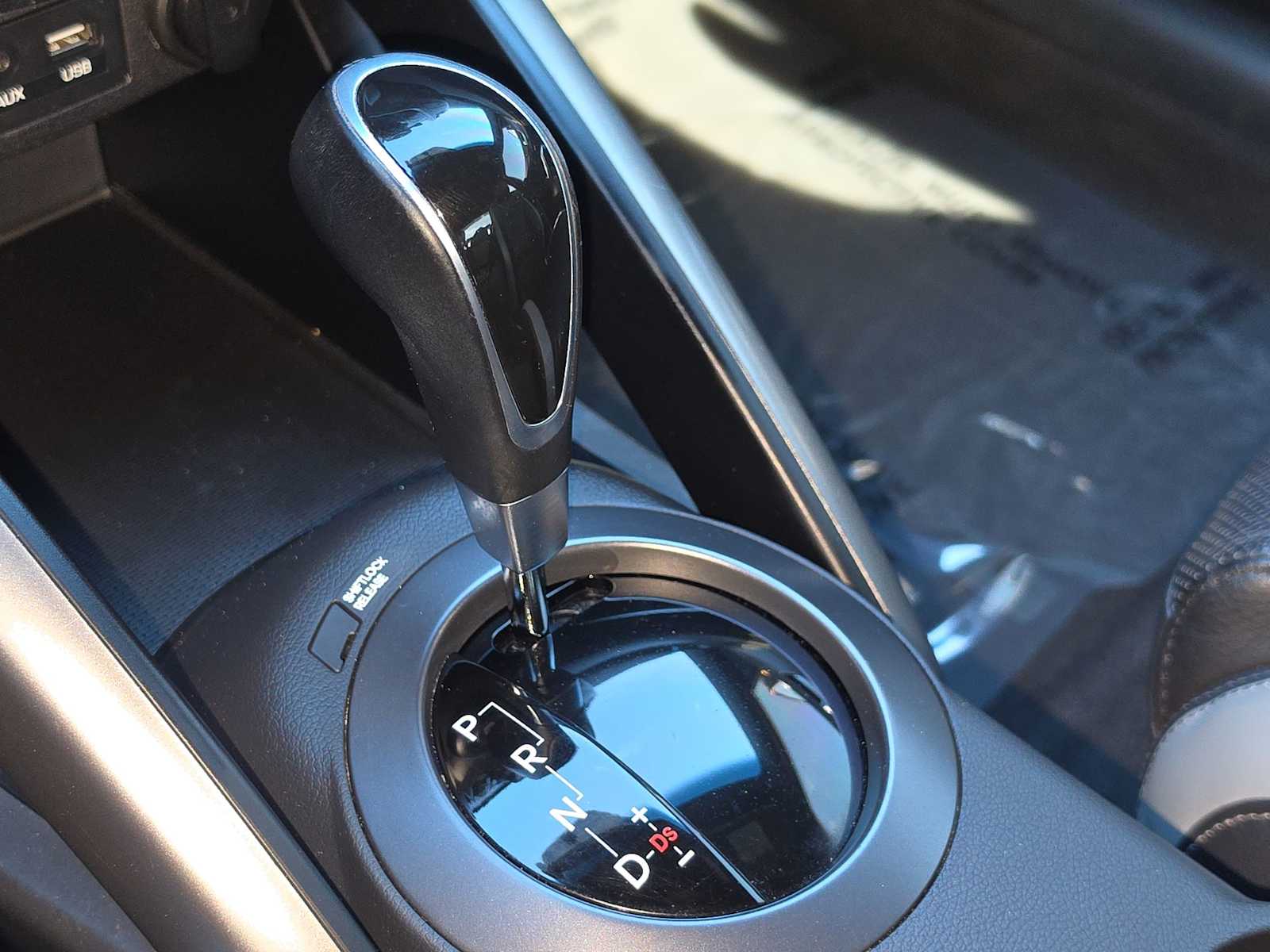 Thumbnail: 2017 Hyundai Veloster - 21