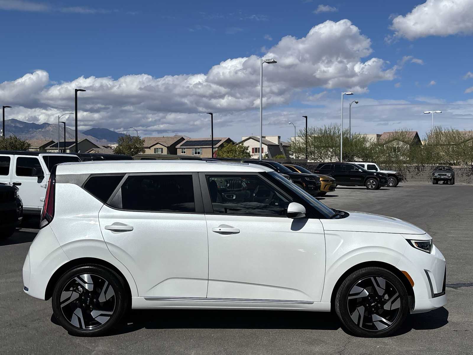 Thumbnail: 2023 Kia Soul - 10