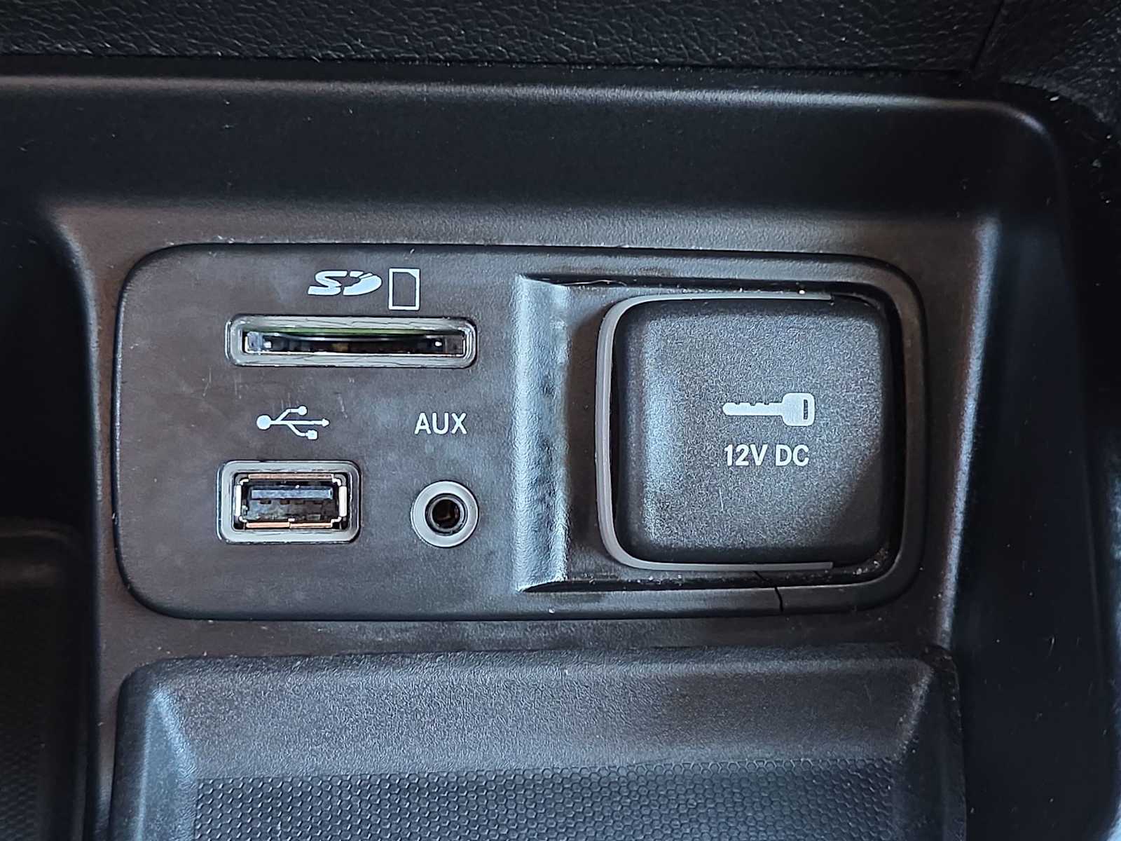 Thumbnail: 2017 Jeep Cherokee - 27