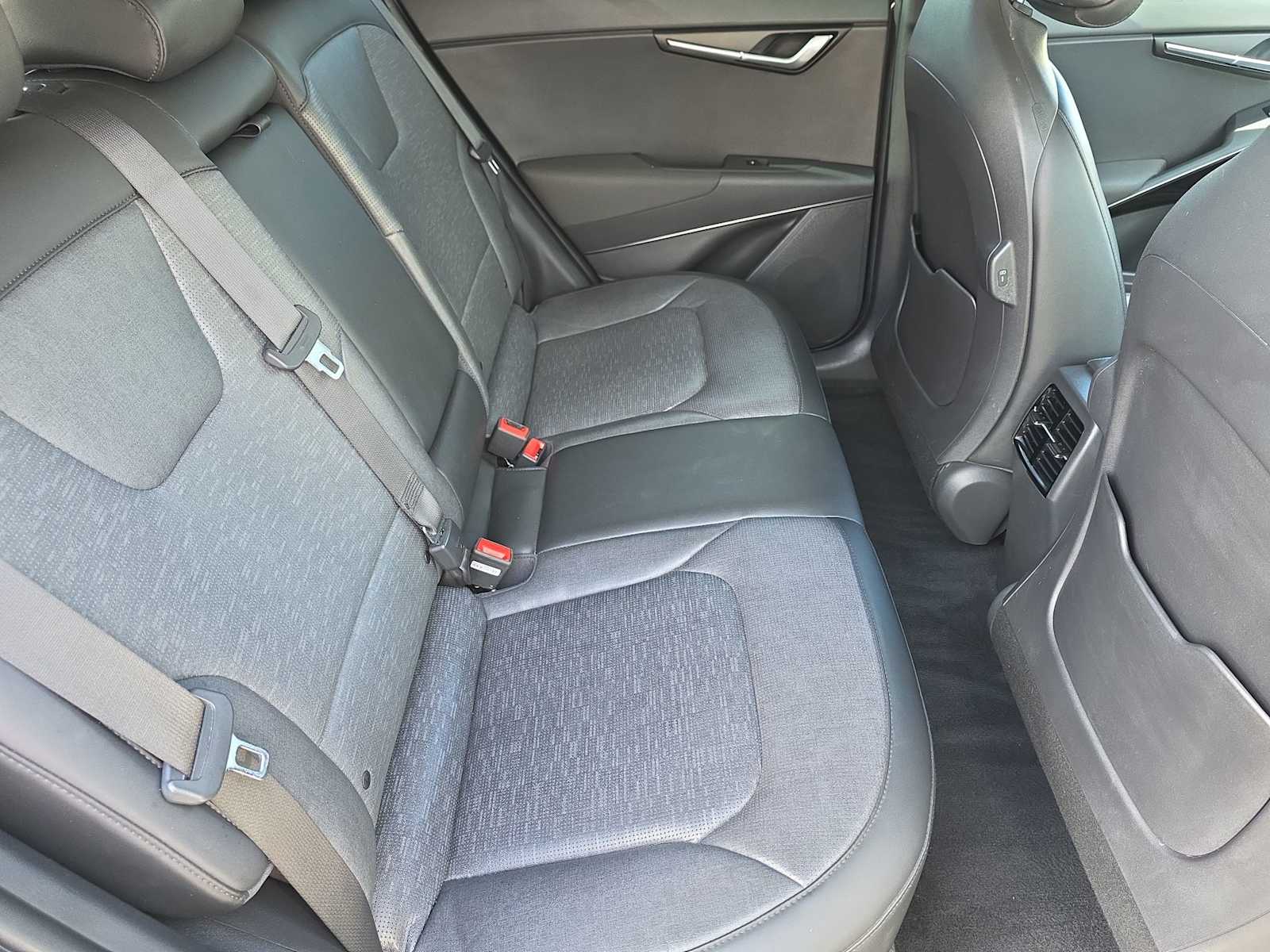 Thumbnail: 2024 Kia Niro - 17