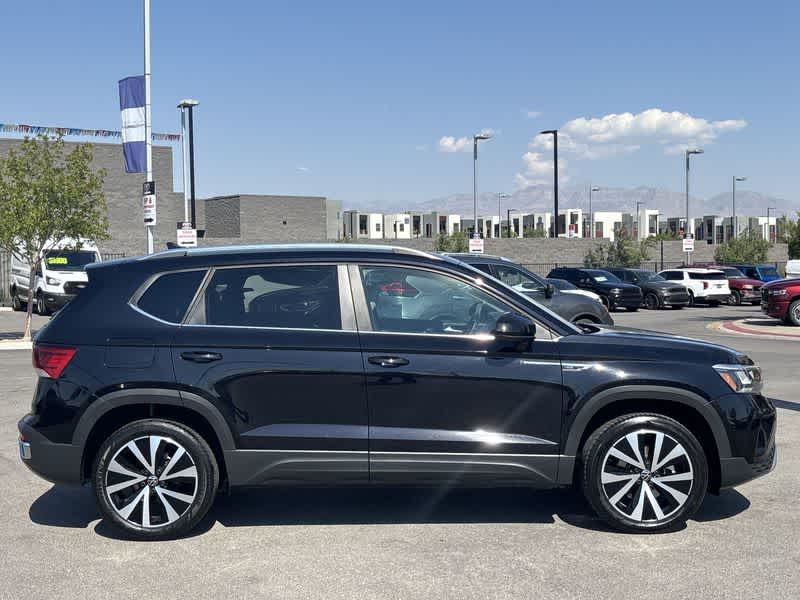 Thumbnail: 2022 Volkswagen Taos - 9