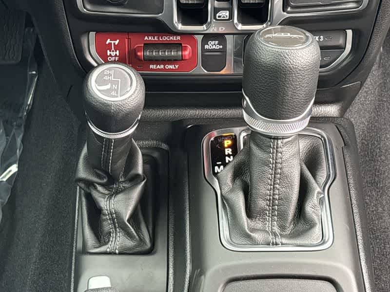 Thumbnail: 2025 Jeep Gladiator - 21