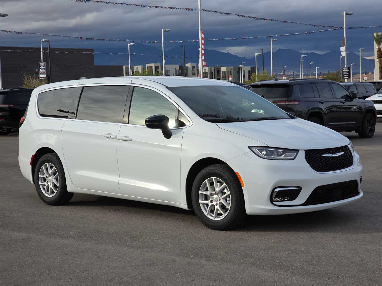 Thumbnail: 2026 Chrysler Pacifica - 3