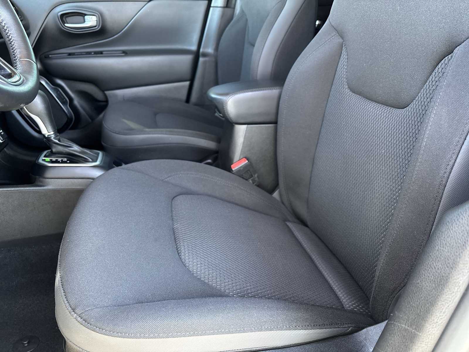 Thumbnail: 2020 Jeep Renegade - 15