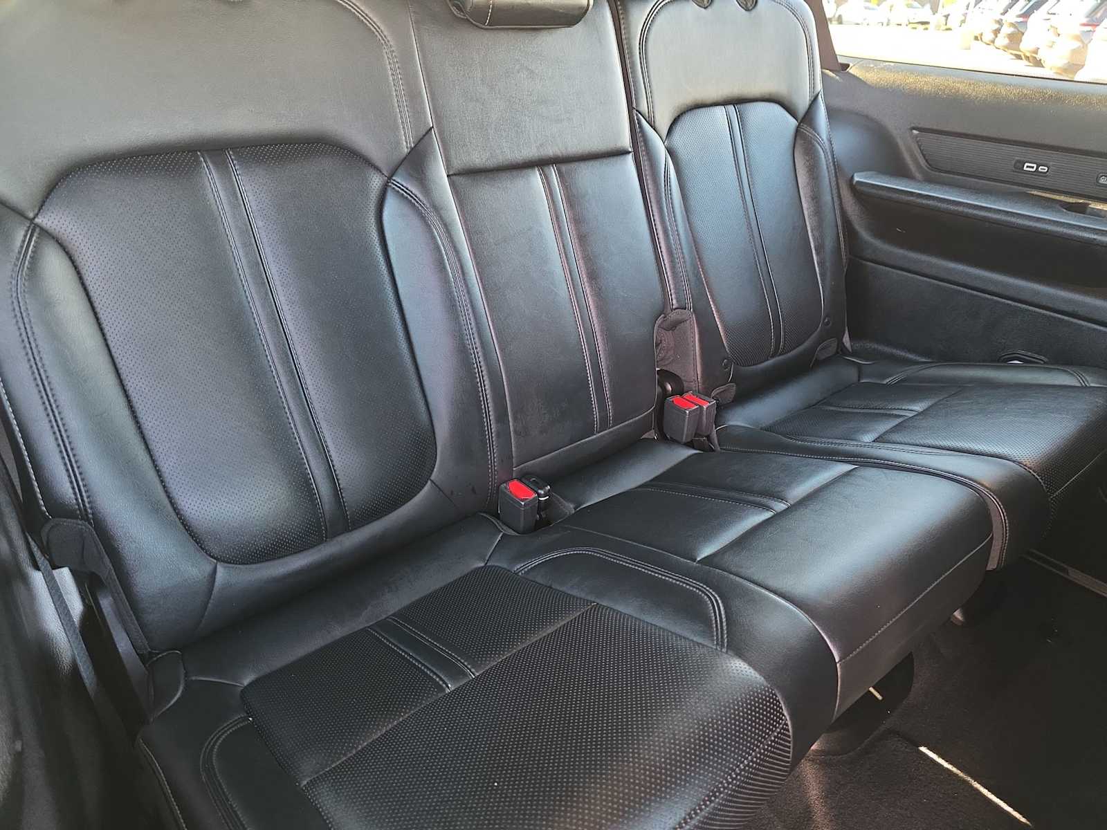 Thumbnail: 2023 Jeep Wagoneer - 32