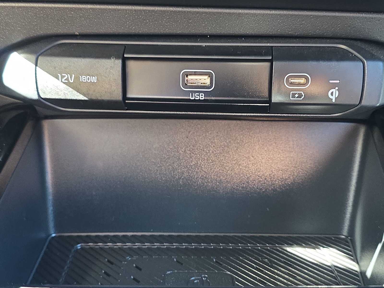 Thumbnail: 2023 Kia Niro - 30