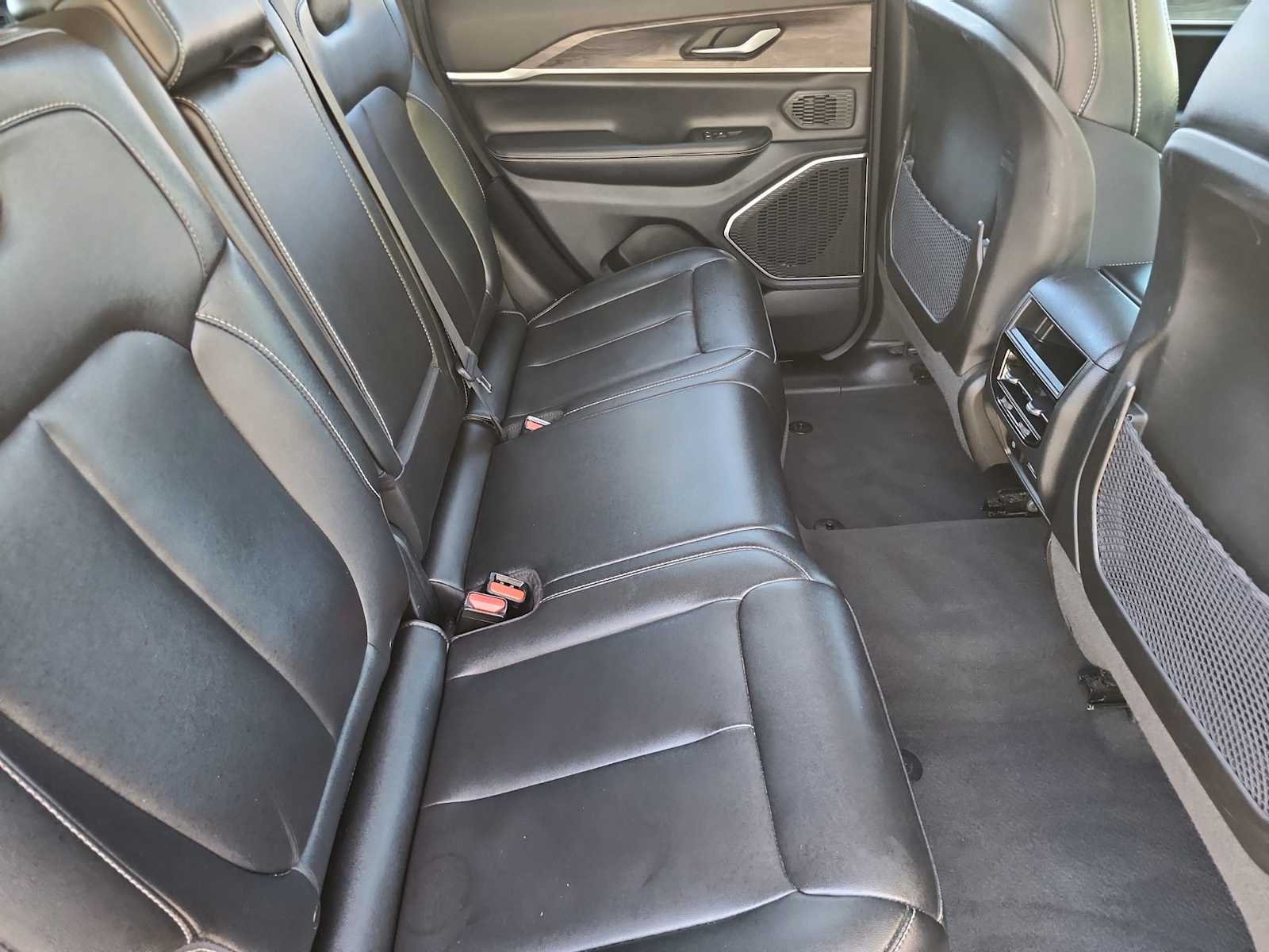 Thumbnail: 2024 Jeep Grand Cherokee - 17