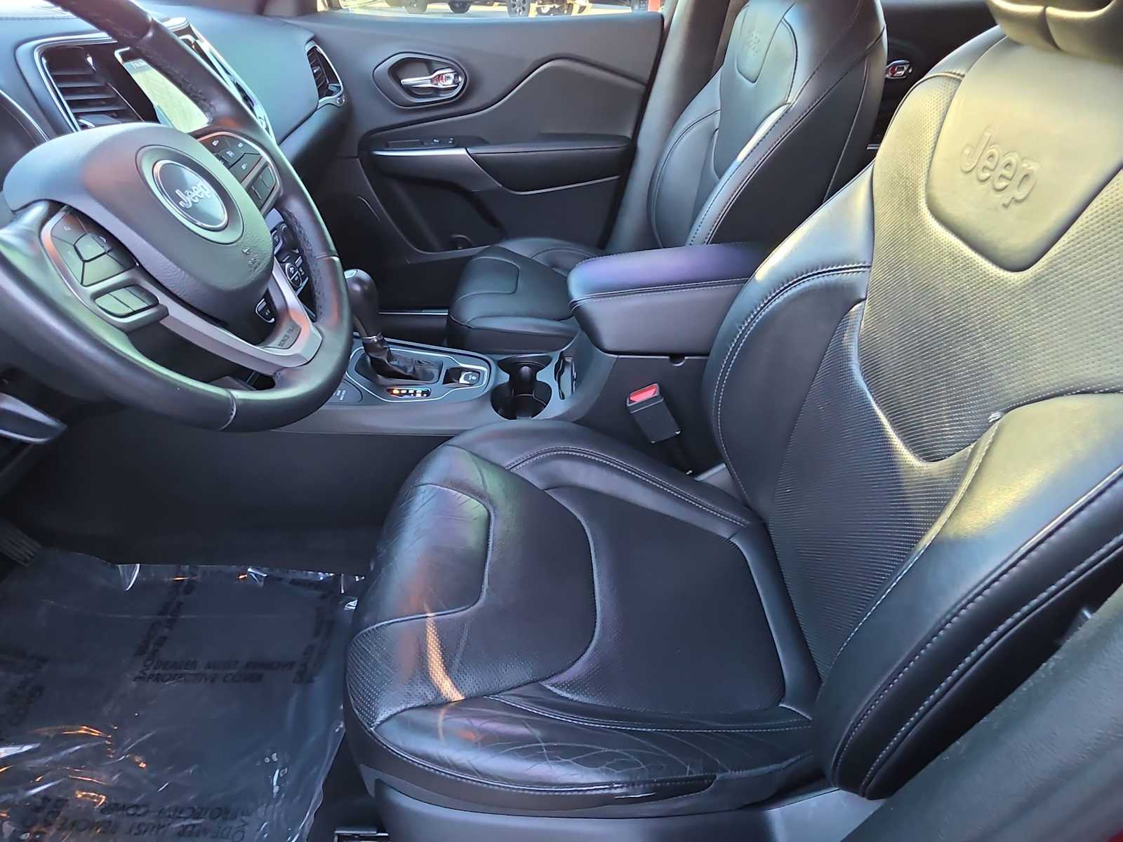 Thumbnail: 2019 Jeep Cherokee - 15