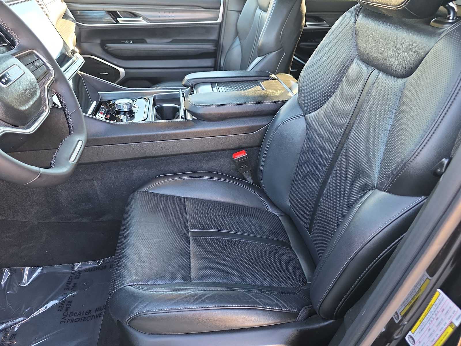 Thumbnail: 2023 Jeep Wagoneer - 15