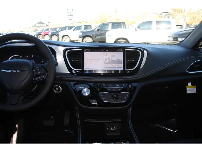 2025 Chrysler Pacifica Hybrid S Appearance 18