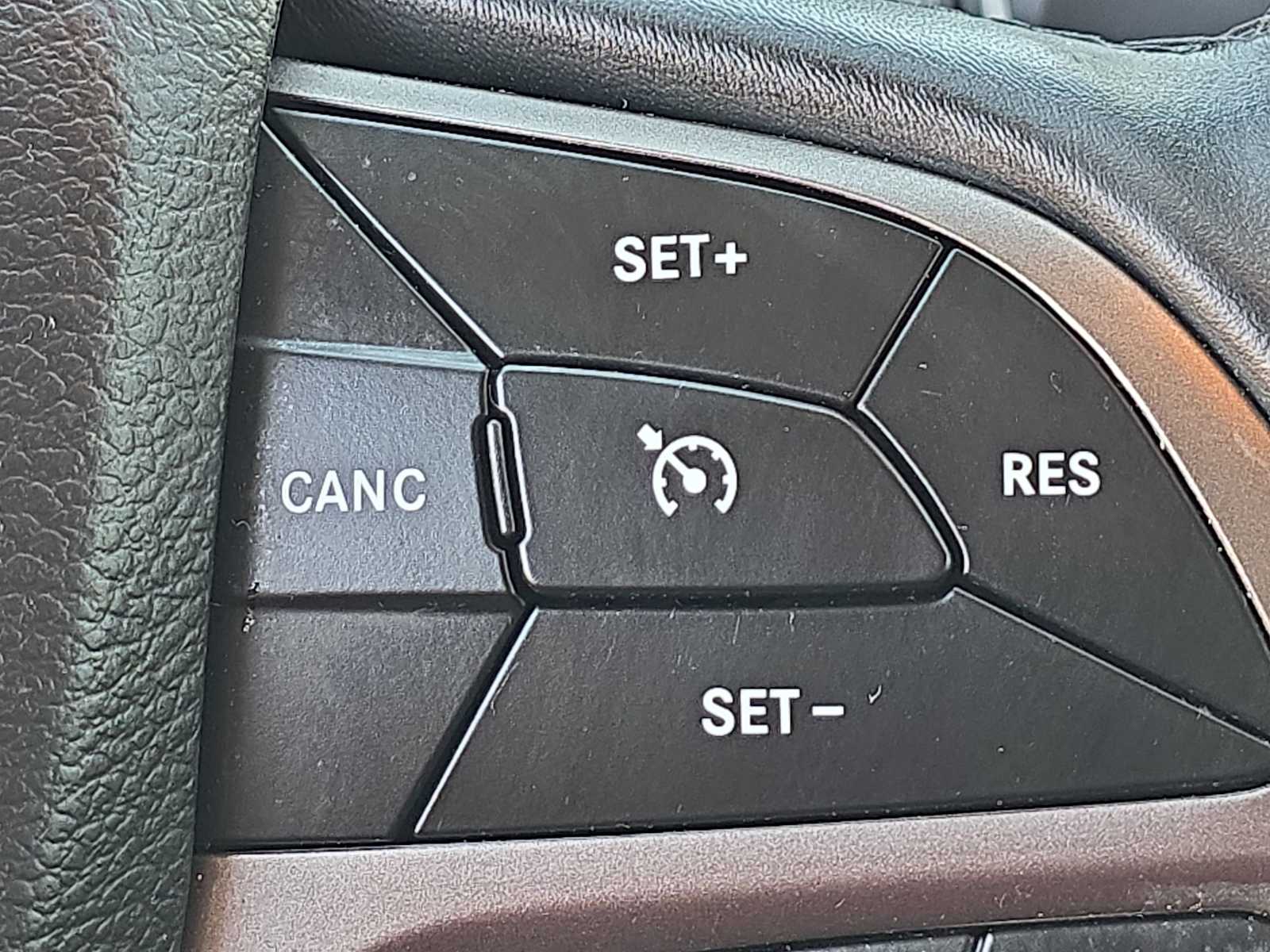 Thumbnail: 2019 Jeep Cherokee - 28