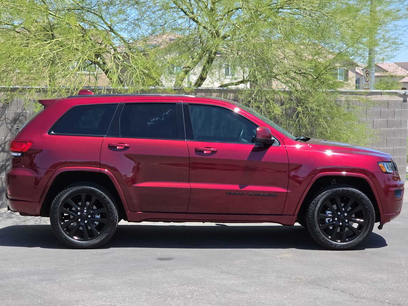 Thumbnail: 2019 Jeep Grand Cherokee - 10