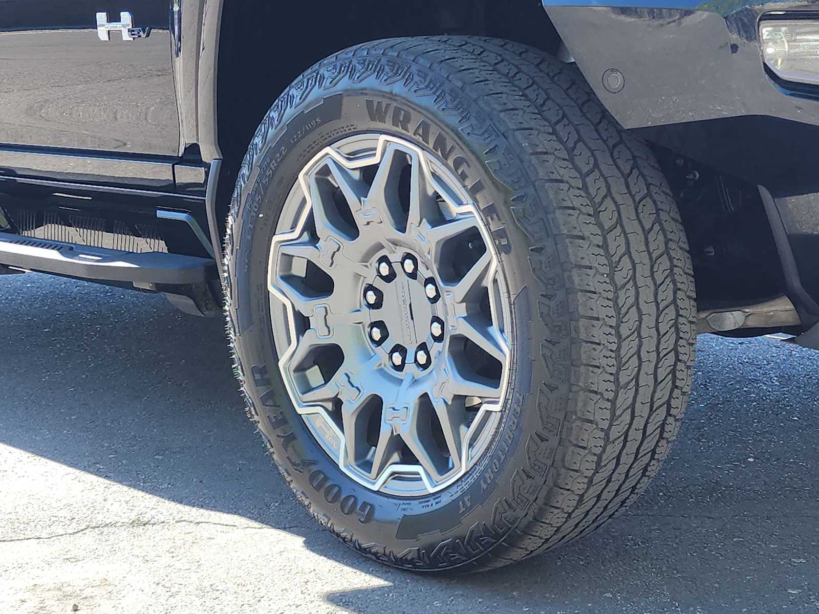 Thumbnail: 2024 GMC Hummer EV - 13