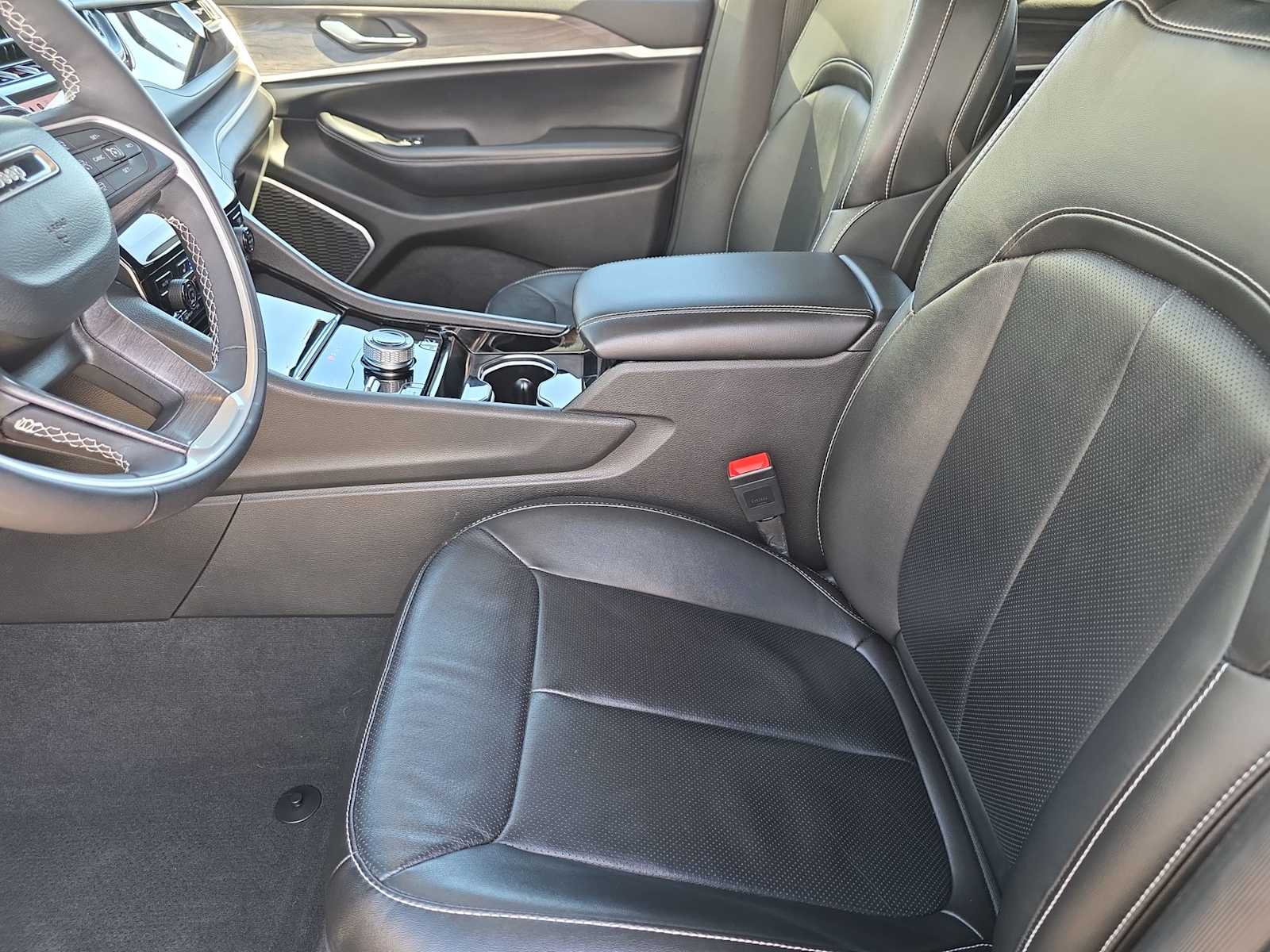 Thumbnail: 2022 Jeep Grand Cherokee - 15