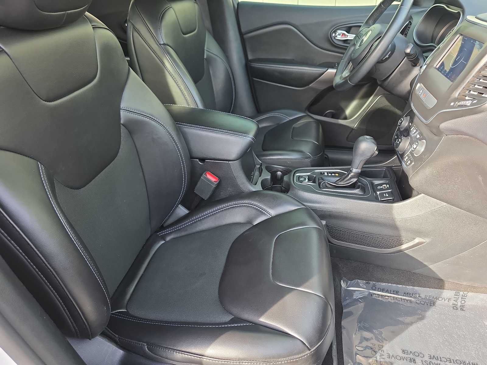 Thumbnail: 2019 Jeep Cherokee - 18