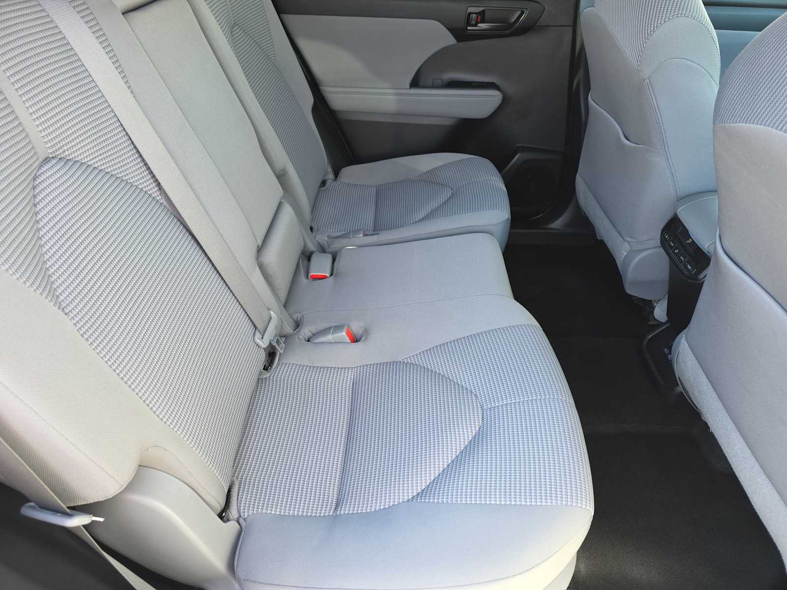 Thumbnail: 2022 Toyota Highlander - 17