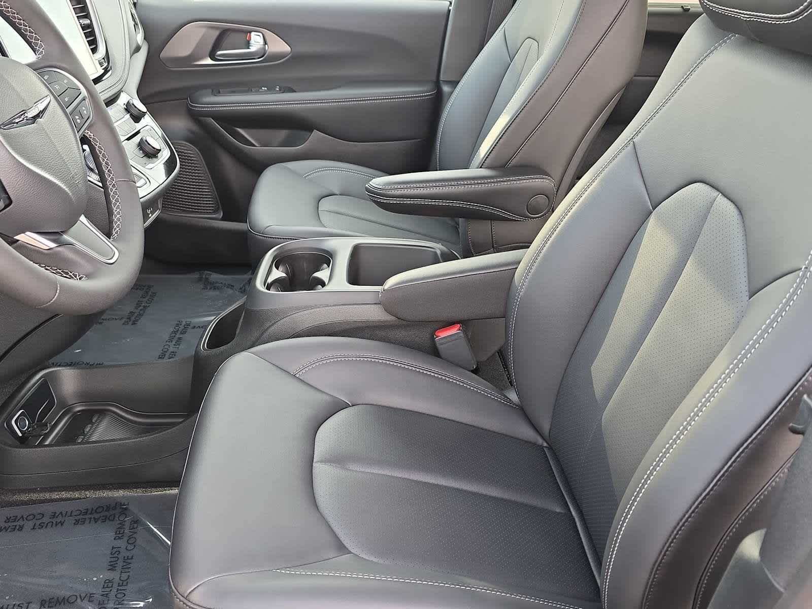 Thumbnail: 2026 Chrysler Pacifica - 15