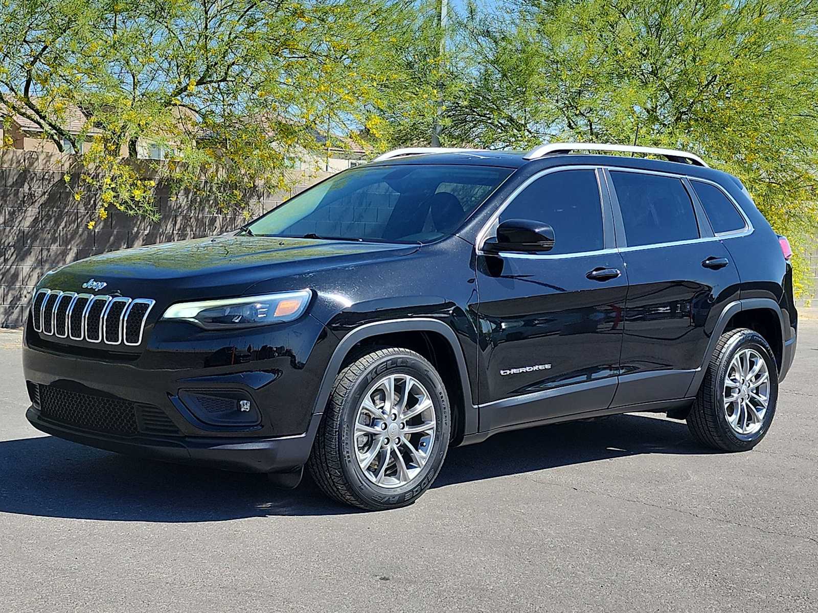 Thumbnail: 2019 Jeep Cherokee - 5