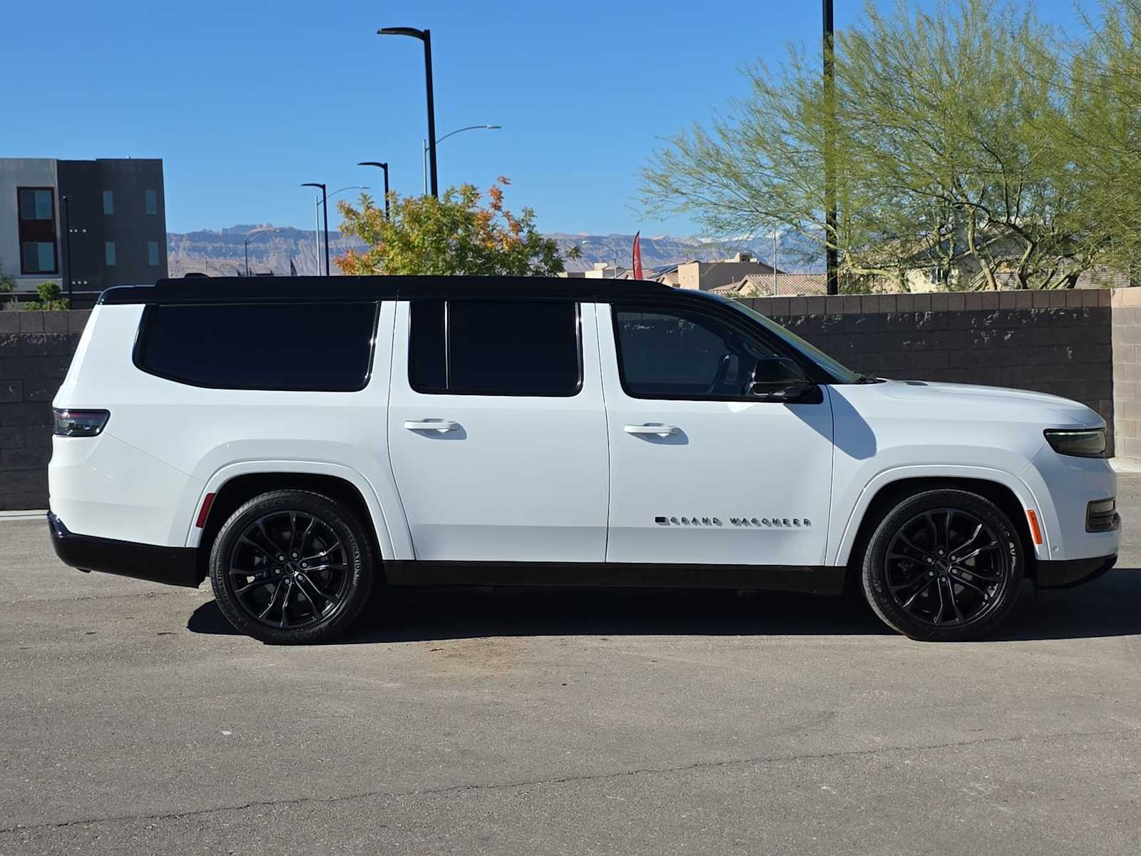 Thumbnail: 2024 Jeep Grand Wagoneer L - 10