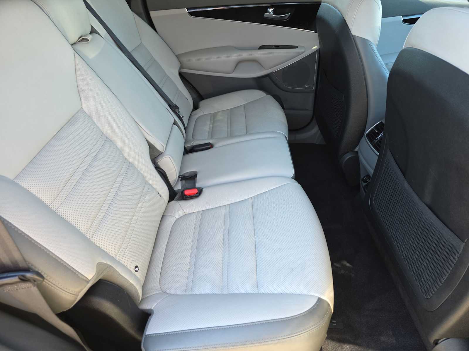 Thumbnail: 2016 Kia Sorento - 17