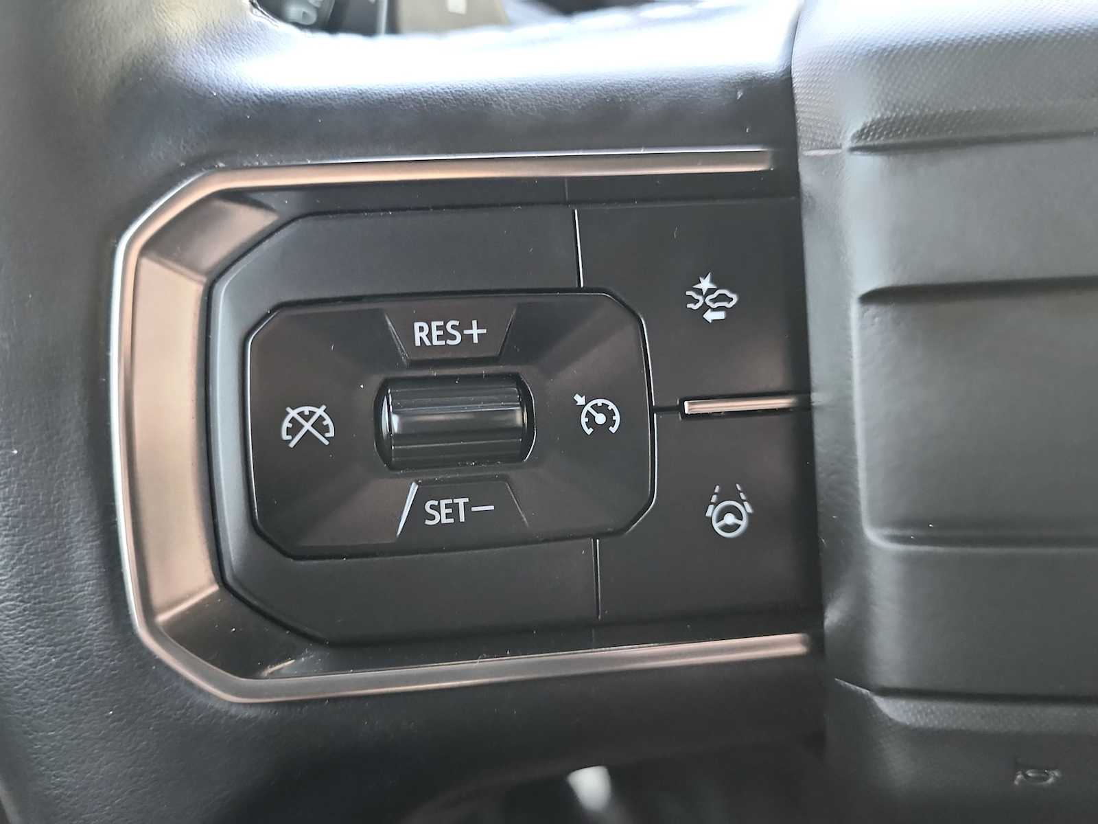 Thumbnail: 2024 GMC Hummer EV - 29