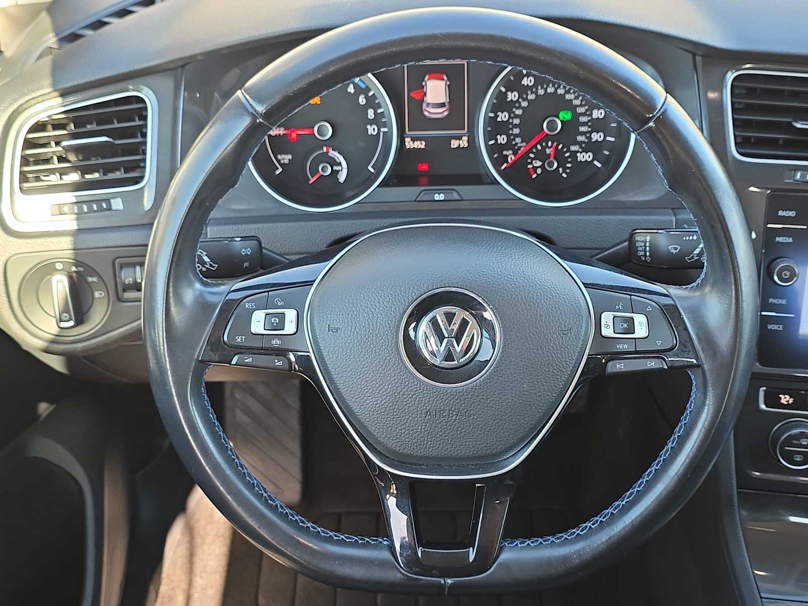 Thumbnail: 2019 Volkswagen e-Golf - 19