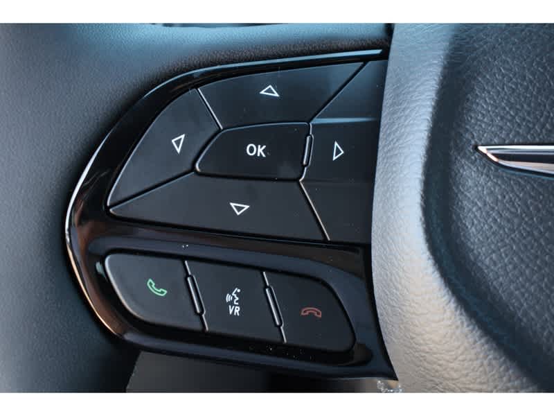2025 Chrysler Pacifica Hybrid S Appearance 32